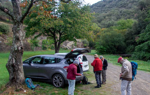 Parking des Randonneurs à l’entrée de Roquefère