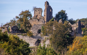 Château de St Barthélémy vu du versant nord du massif du Plantaurel