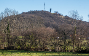 Donjon du 12ème siècle sur la Côte Notre Dame