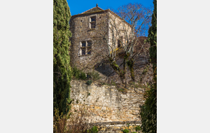 Bruniquel,  le château vu de la rue Trotte Garces