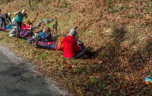 Pause repas au lieu-dit "lou Teroundel" au chaud soleil d'un talus