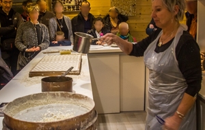 Versement de la liqueur dans le sirop chaud