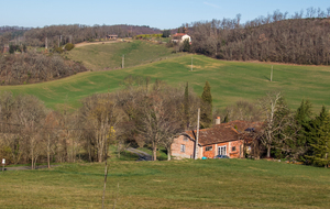 Coteaux au dessus de la plaine du Tarn.