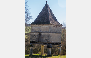 Beau pigeonnier à La Brunié. 