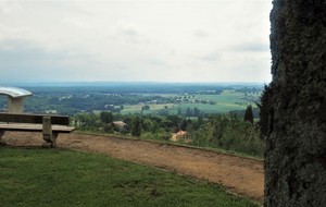 Le chemin de ronde de Montjoie
