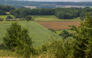 Vue en direction de Pechbonnieu et Montberon, au loin en haut à droite les hangars d'assemblage d'Airbus à Blagnac