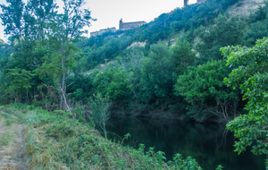Vue sur Giroussens et L'Agout en contrebas.
