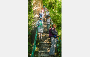 Dans l'escalier pour monter sur le pont.