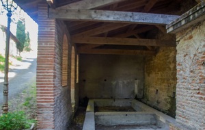 Lavoir à l'entrée de Giroussens