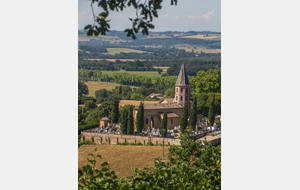 Église du hameau de Saint Anatole (commune de Giroussens) vue de la Chapelle de St Pierre du Puy 