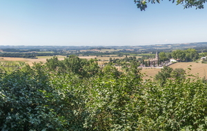 Vue sur le hameau de Saint Anatole, la basse vallée du Dadou  et la campagne tarnaise de Lavaur