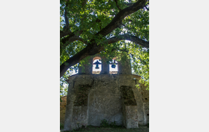 Clocher mur de la Chapelle de St Pierre du Puy 