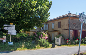 La maison à droite du grand tilleul (clin d'oeil à Serge A.) !