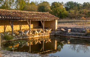 Lavoir du 13° siècle en aile de papillon 