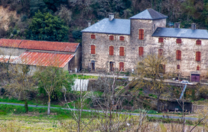 Belle bâtisse au bord du Tarn (aval)