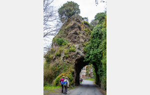 Passage sous les schistes de l'isthme