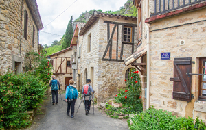 Larroque, place du Vieux Marseille  et rue St Hubert