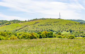 Panorama sud-est : le Pouech d'Unjat et ses antennes nous attendent !!