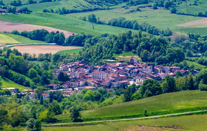 Panorama du sommet du Pouech d'Unjat (sud-ouest): La Bastide de Sérou