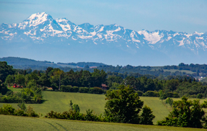 Le Pic du Midi de Bigorre vu sur la D249 