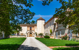 St Germier :  beau moulin château