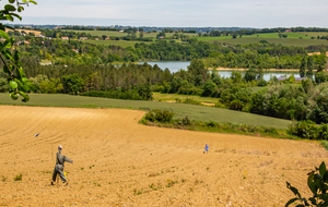 Thoux: chemin du Plapé, vue sur le lac de Thoux St Cricq 
