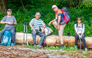 Pause en-cas à l'embranchement du GR 7