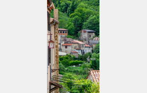 Aussillon : rue du Château vue sur "Le Moulin"