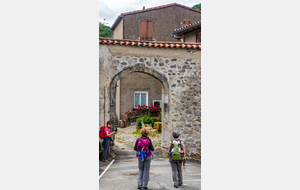 Aussillon : rue du Presbytère