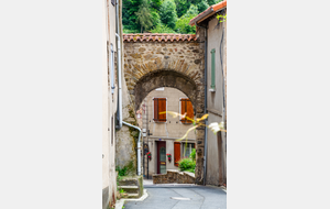 Aussillon: rue de l'église