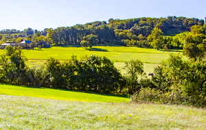 Panorama sur notre chemin passé: clocher d'Espinas à gauche
