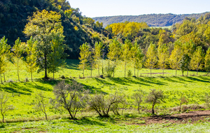 Ruisseau de Caudesaygues  après le moulin du Bosc aperçu de la vallée de la Bonnette en arrière plan