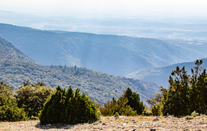Roc d'Agnel à gauche et plaine de Carcassonne