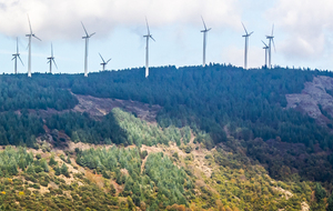 Le Pic de Nore et ses éoliennes