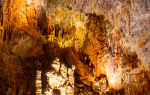 Stalactites , stalagmites, colonnes et fistuleuses