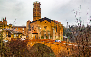 Le pont de Lajous sur l'Arize au pied de la cathédrale Sainte Marie