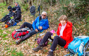 Pause repas sur le GR 7 après Borde Neuve 