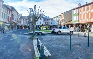 Mirepoix: belle place du Maréchal Leclerc