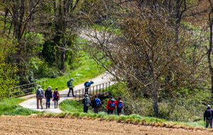 Passage du ruisseau de Nadesse avant une courte mais raide montée