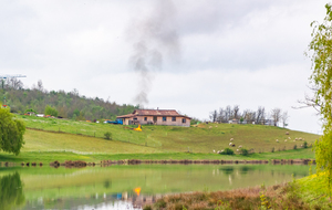 Vue du fond du lac sur En Grelou