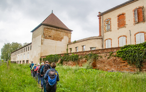 Le long du Château des Confluences