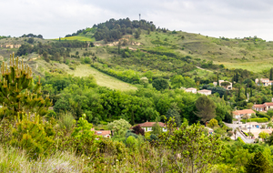Vues sur Pique Mil (au centre) et le site Clément Ader (à droite)