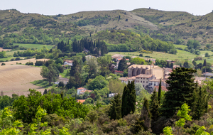 Villeneuve La Comptal et son église Saints-Pierre-et-Paul, le Pech Haut à gauche gravi le matin