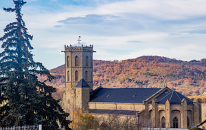  Laroque d'Olmes: l'église du Saint Sacrement (ou du Castella)