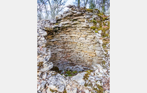 Caselle en ruine (agencement des pierres sèches)