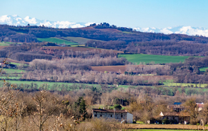 Plateau avant En Gontier avec belle vue sur les Pyrénées ariègeoises (Le Montcalm et la Pique d'Estats à gauche)