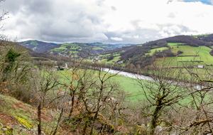 Le Tarn et sa vallée en dessous du calvaire  de Gaycre