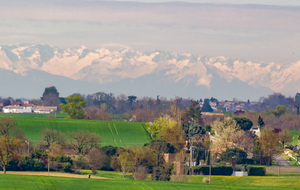 Vue de la Bourdette : les Pyrénées centrales au dessus de Bagnères de Luchon