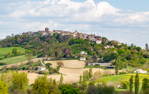 Lauzerte  vu du domaine équestre de Lauzerte