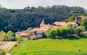 Montée raide sur Lauzerte: vue sur Beaucaire